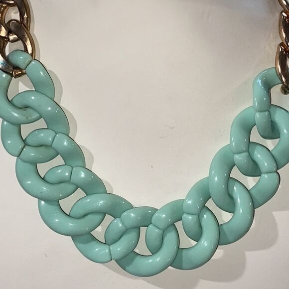 Chunky Link Chain Necklace Mint Green Lucite & Gold Tone - Picture 3 of 5
